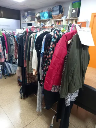 Ropa de mujer de segunda mano