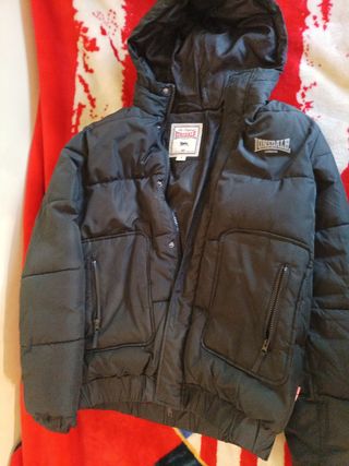Abrigo Lonsdale negro con capucha
