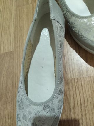 Zapatos grises mujer