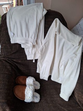 Pijama mujer 38-40 y zapatillas 38-39