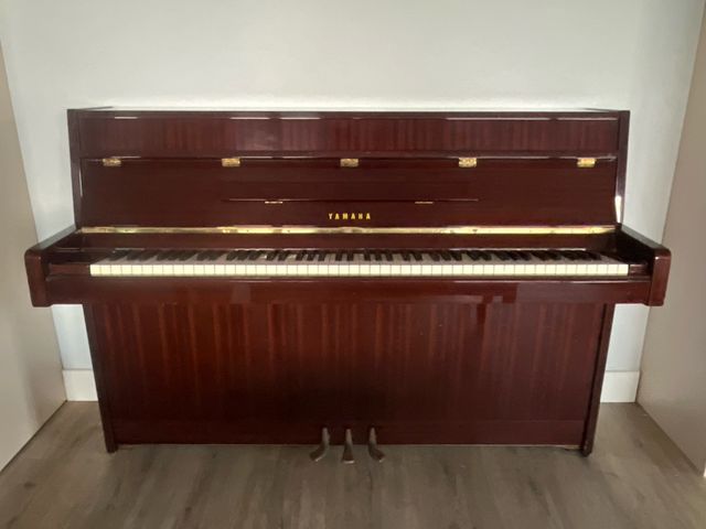 Piano Vertical Yamaha Japonés