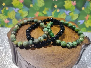 3 braccialetti con perline in turchese, onice e giada
