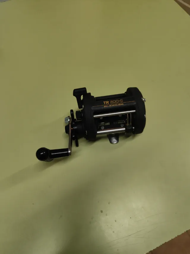 Carrete Pesca Shimano TR 200-G