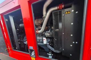 Grupo electrógeno Himoinsa 185kvas con remolque 