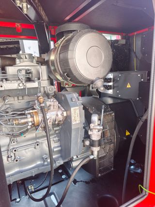 Grupo electrógeno Himoinsa 185kvas con remolque 