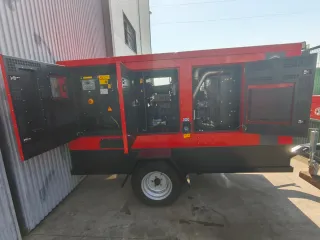 Grupo electrógeno Himoinsa 185kvas con remolque 