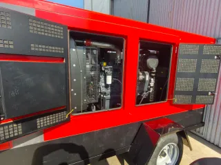 Grupo electrógeno Himoinsa 185kvas con remolque 