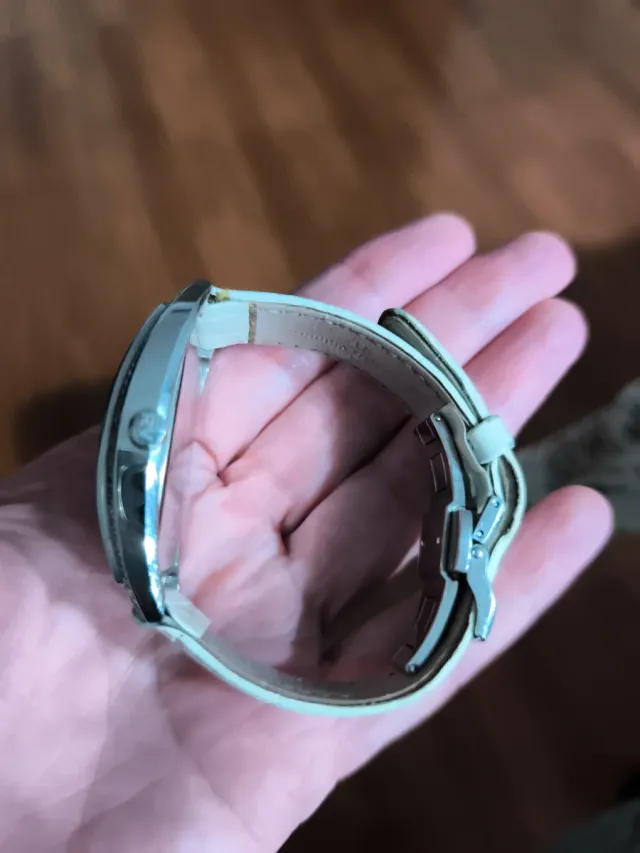 Reloj Roberto Verino con piedras rosas