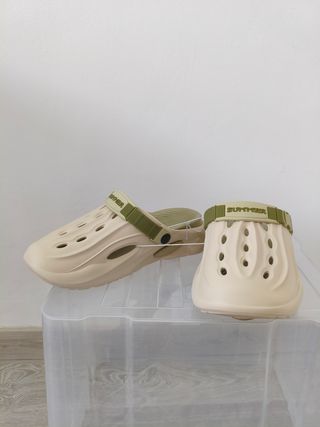 Sandalias estilo Crocs Talla 42/43 Beige