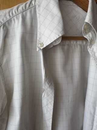 Camisa blanca cuadros azules