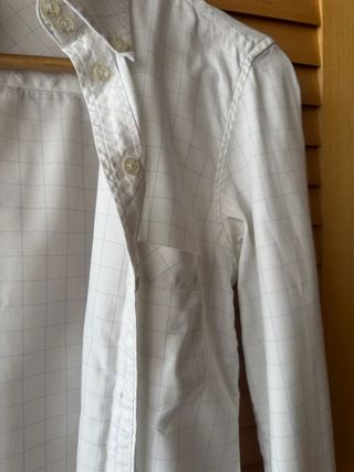 Camisa blanca cuadros azules