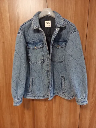 Cazadora vaquera acolchada Zara
