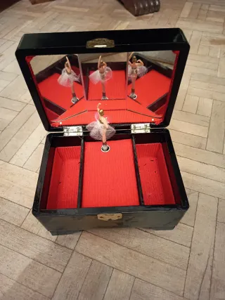 Joyero-caja de música Chino antiguo.