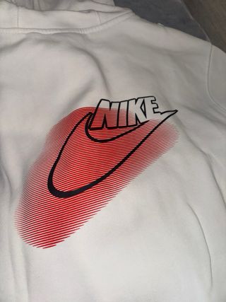 Sudadera Nike Blanca con Logo Rojo
