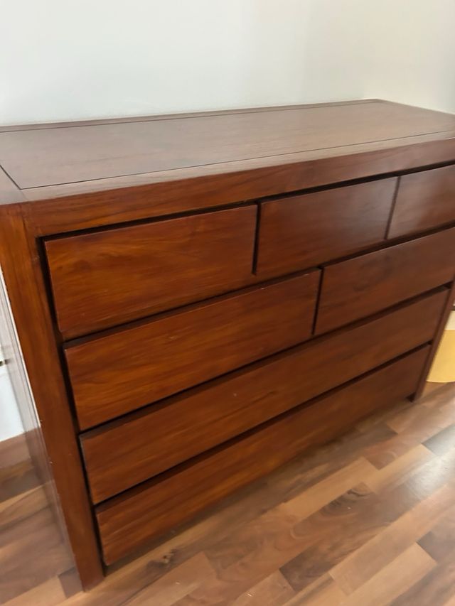 Cómoda de madera maciza