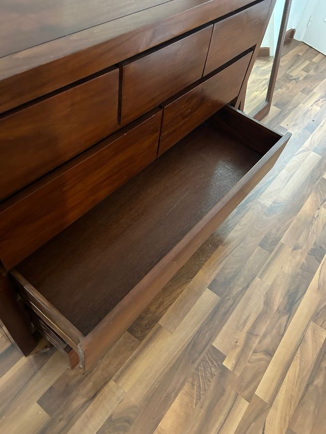 Cómoda de madera maciza