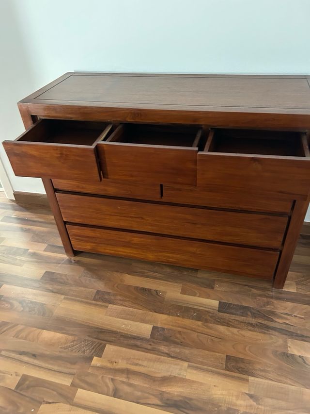 Cómoda de madera maciza