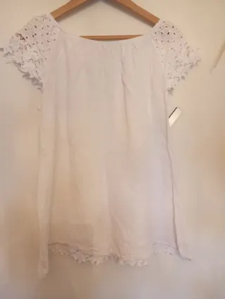 Blusa blanca con encaje