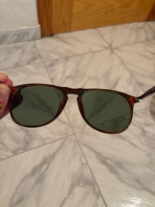 Gafas de sol Persol negras y marrones