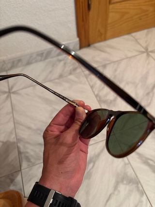 Gafas de sol Persol negras y marrones