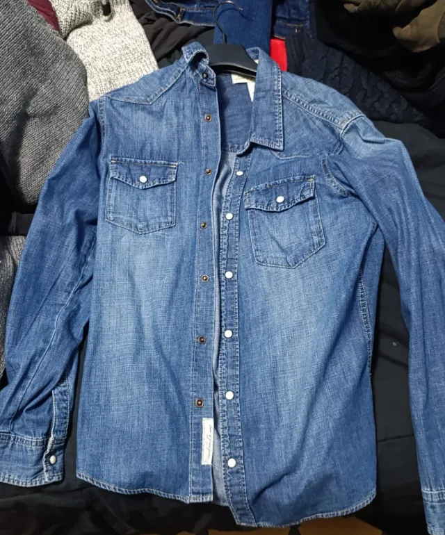 Pantalones vaqueros /uno de pana. grises y negros