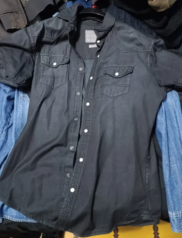 Pantalones vaqueros /uno de pana. grises y negros