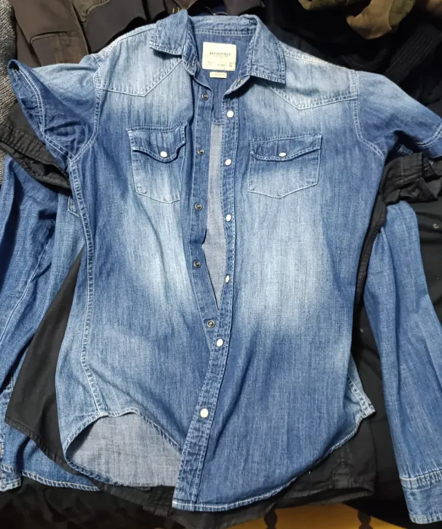 Pantalones vaqueros /uno de pana. grises y negros