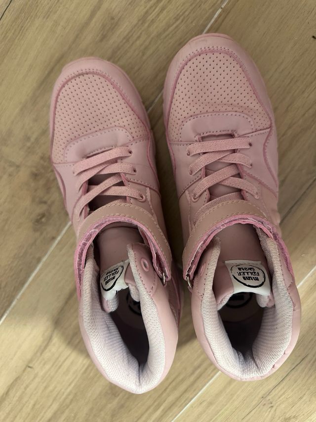 Zapatillas Mustang con ruedas rosas número 39