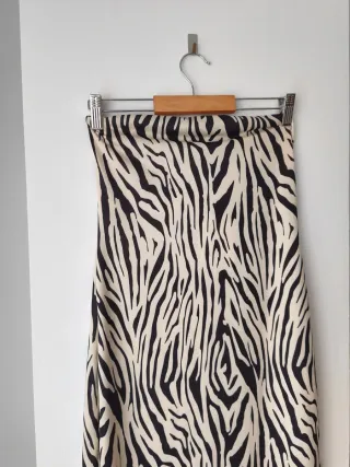 Vestido Bershka estampado cebra talla L