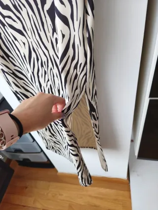 Vestido Bershka estampado cebra talla L