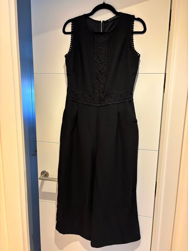 Mono Zara negro sin mangas bordado talla M