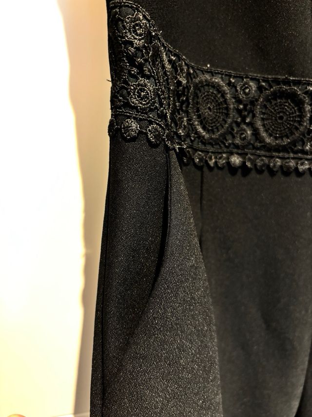 Mono Zara negro sin mangas bordado talla M