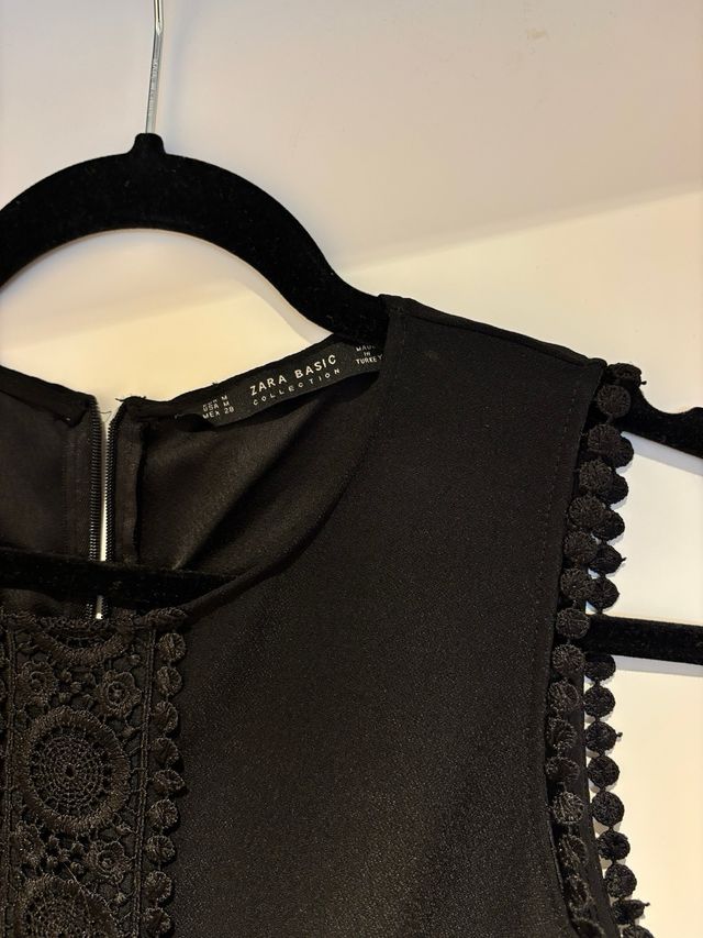Mono Zara negro sin mangas bordado talla M