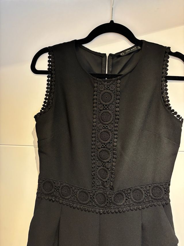 Mono Zara negro sin mangas bordado talla M