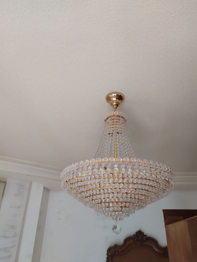 Lámpara de metal dorado y cristal