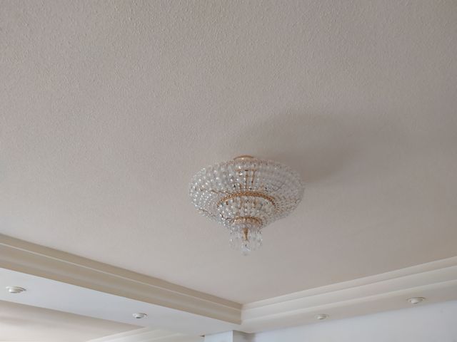 Lámpara de metal dorado y cristal