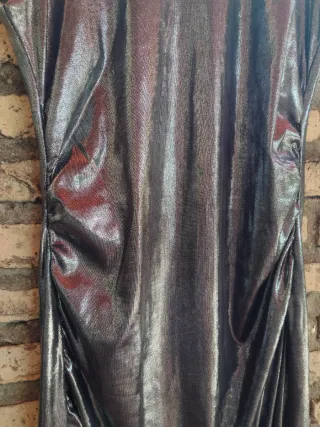 Vestido largo Rita Ora plateado sin mangas