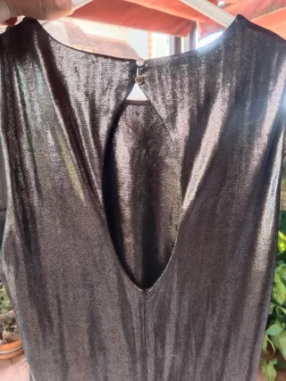 Vestido largo Rita Ora plateado sin mangas