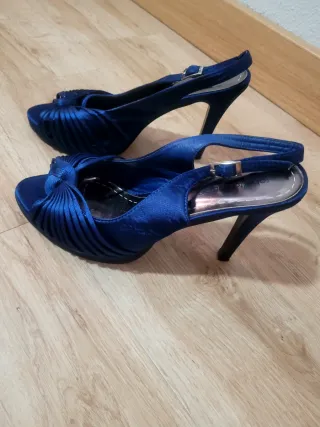 Zapatos de fiesta azul eléctrico