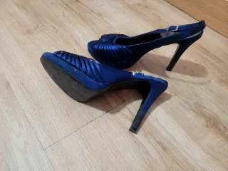 Zapatos de fiesta azul eléctrico