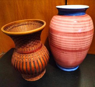 Vasi da Tavolo Porta Fiori in Ceramica e Vimini