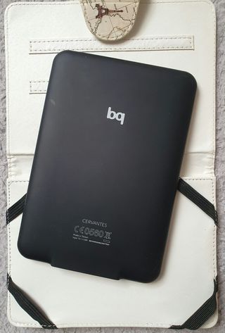 BQ Cervantes 3 con luz y funda de protección