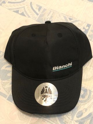 Cappellino nero  “Bianchi” 
 con visiera