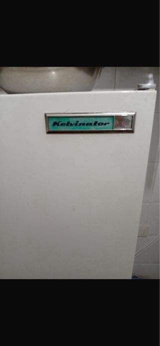 Nevera mediana blanca