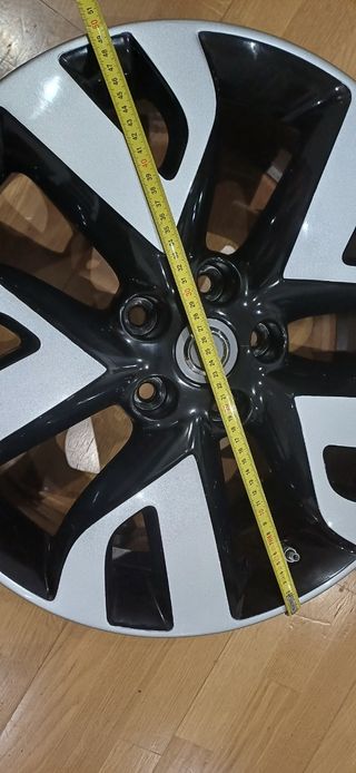 Llantas Aluminio 18x 5 Taladros Nissan
con tpms.