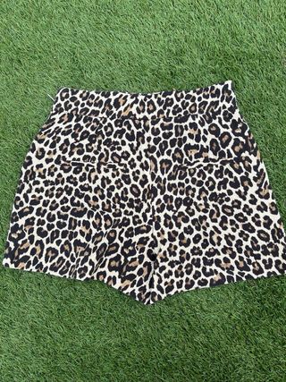 Shorts estampado leopardo