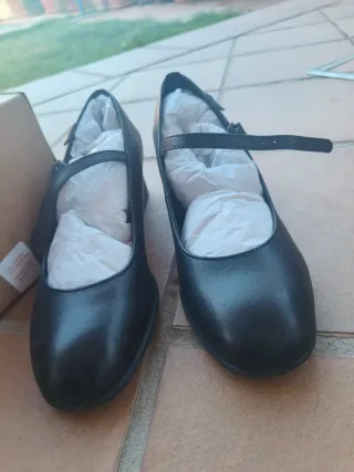 Zapatos de tacón negros para mujer