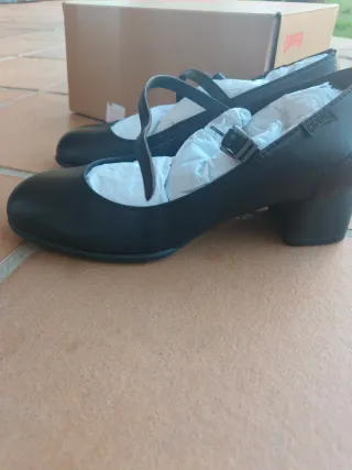 Zapatos de tacón negros para mujer