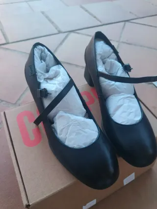 Zapatos de tacón negros para mujer