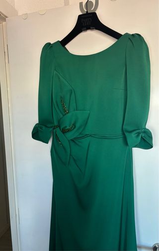 Vestido verde de fiesta con pedrería de pronovias 